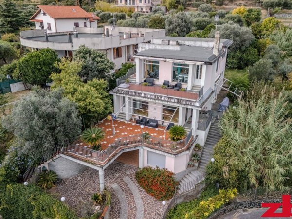 casa indipendente in vendita a Varazze