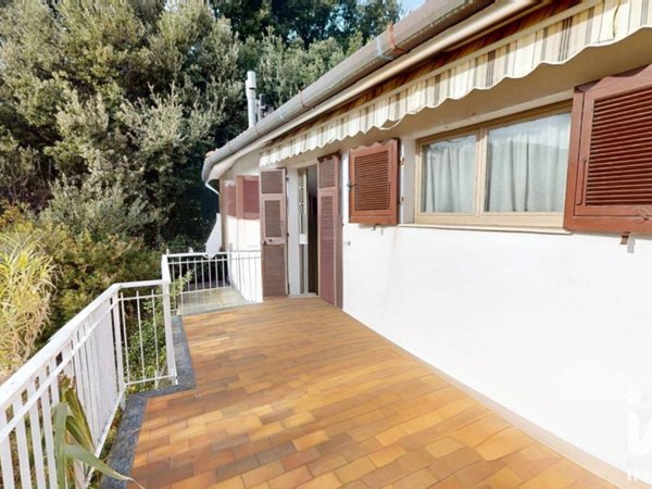 casa indipendente in vendita a Varazze in zona Pero