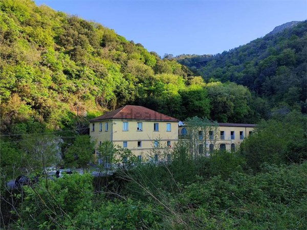 capannone in vendita a Varazze