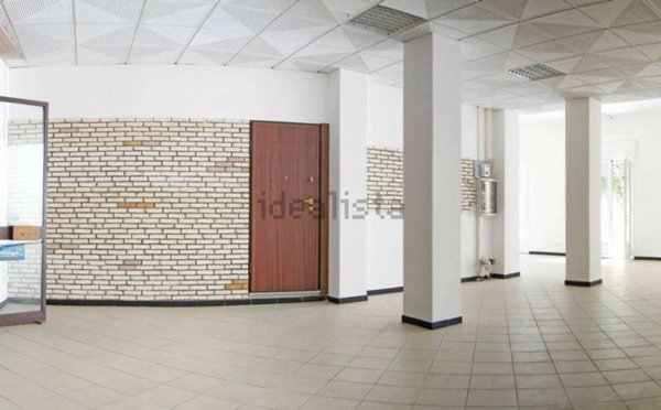 locale commerciale in vendita a Varazze