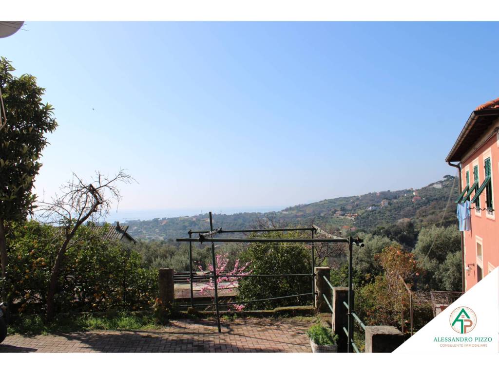 appartamento in vendita a Varazze in zona Cantalupo