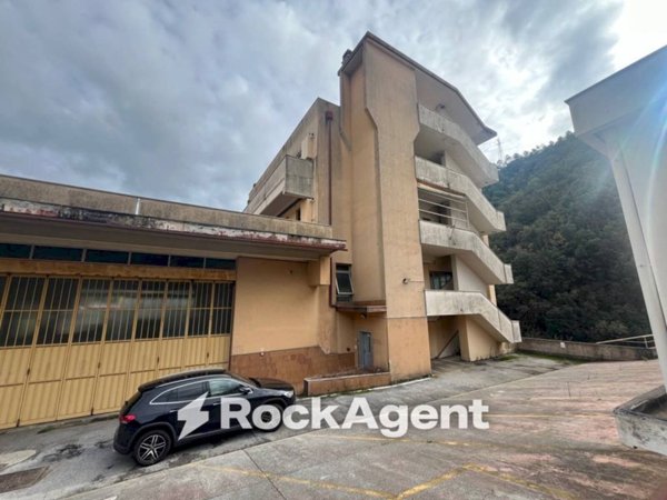 intera palazzina in vendita a Varazze in zona Casanova