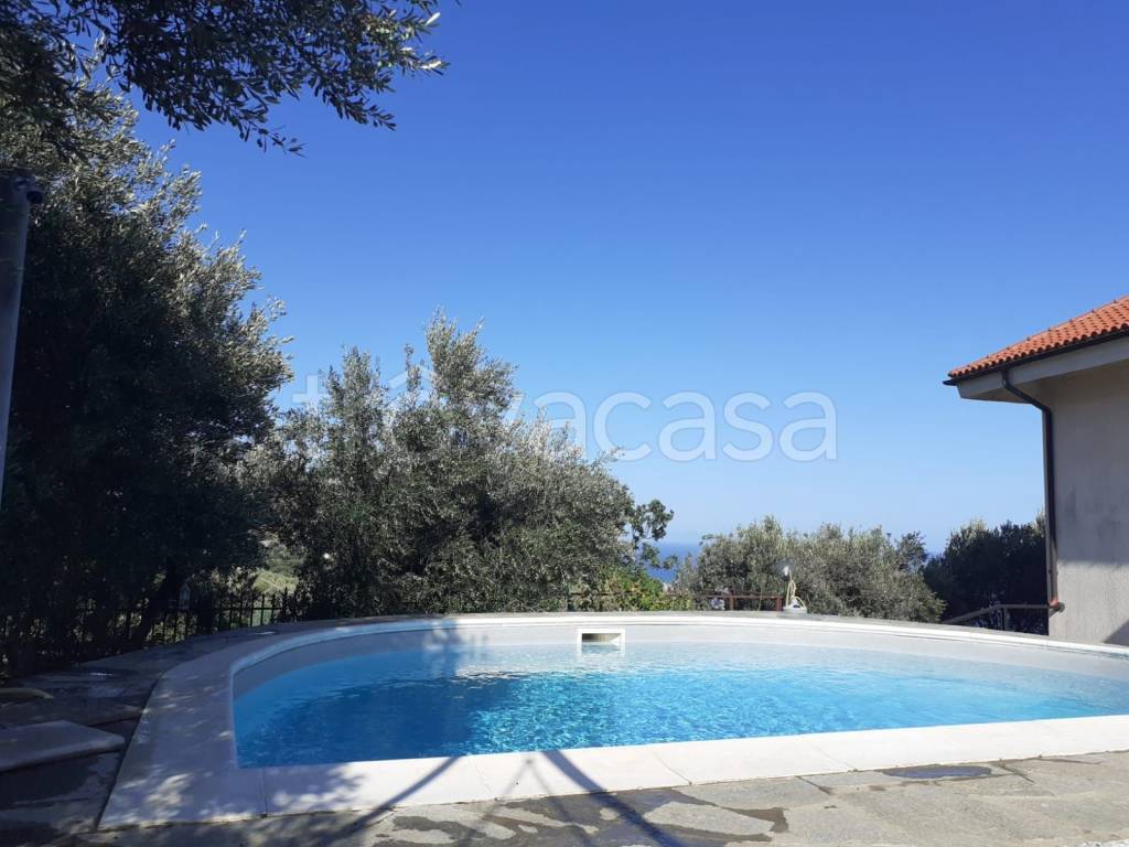 casa indipendente in vendita a Varazze in zona Castagnabuona