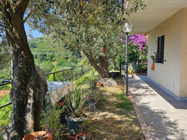 appartamento in vendita a Varazze in zona Castagnabuona