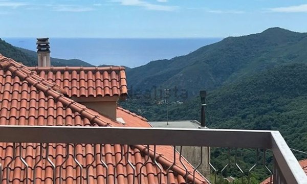 appartamento in vendita a Varazze in zona Alpicella