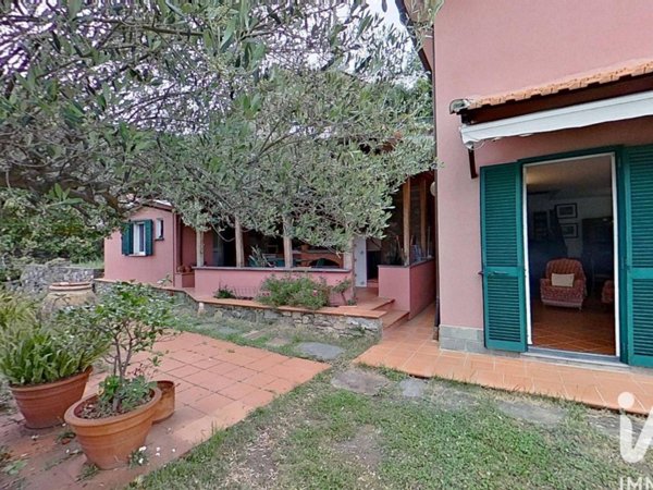 casa indipendente in vendita a Varazze in zona Casanova