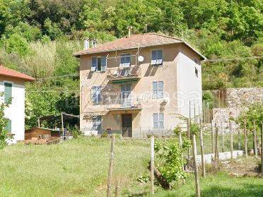 appartamento in vendita a Varazze in zona Pero