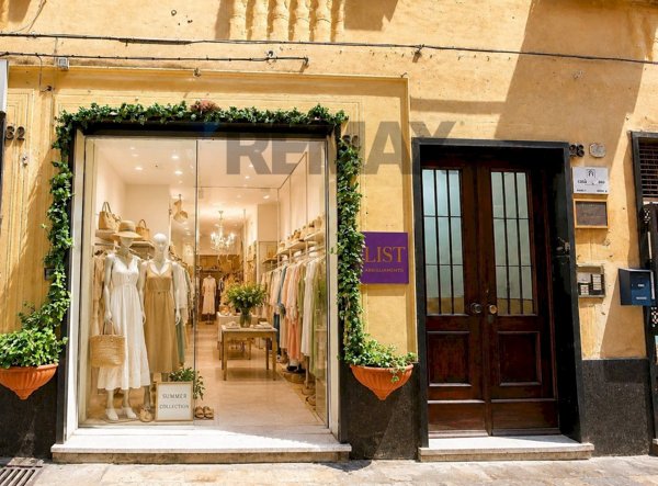 locale commerciale in vendita a Varazze
