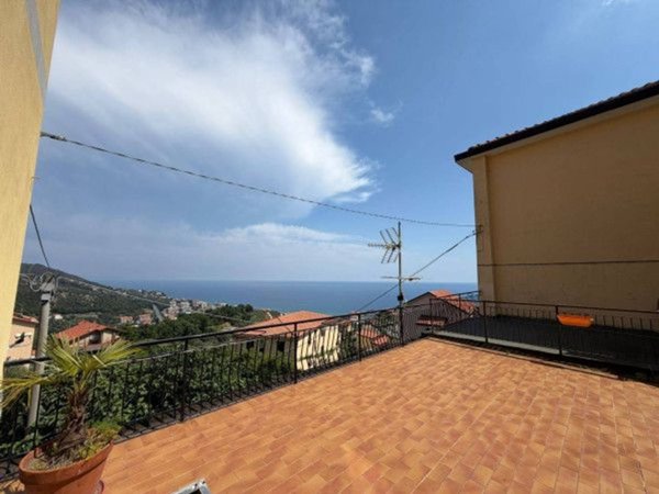 appartamento in vendita a Varazze in zona Cantalupo