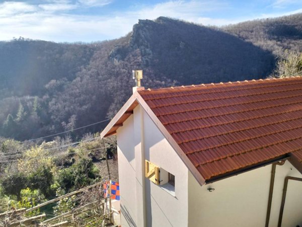 casa indipendente in vendita a Varazze in zona Pero