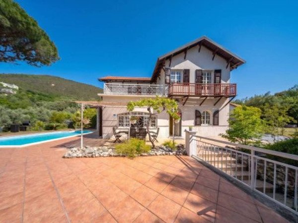 casa indipendente in vendita a Varazze