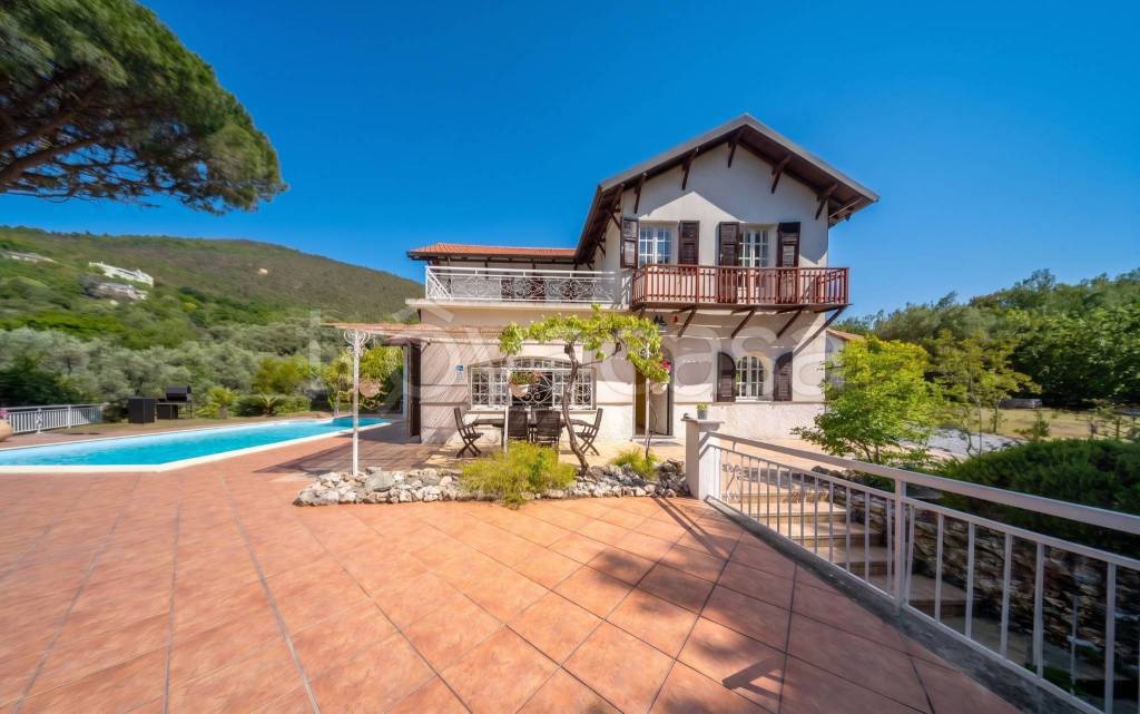 casa indipendente in vendita a Varazze