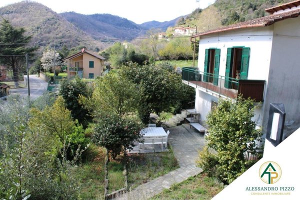 casa indipendente in vendita a Varazze in zona Pero
