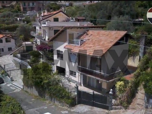 casa indipendente in vendita a Varazze in zona Castagnabuona