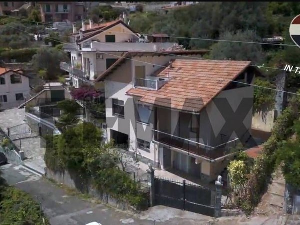 casa indipendente in vendita a Varazze in zona Castagnabuona