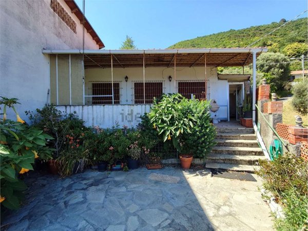 casa indipendente in vendita a Varazze in zona Pero