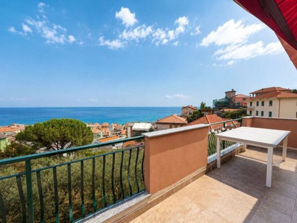 appartamento in vendita a Varazze in zona Cantalupo