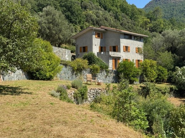 casa indipendente in vendita a Varazze in zona Pero