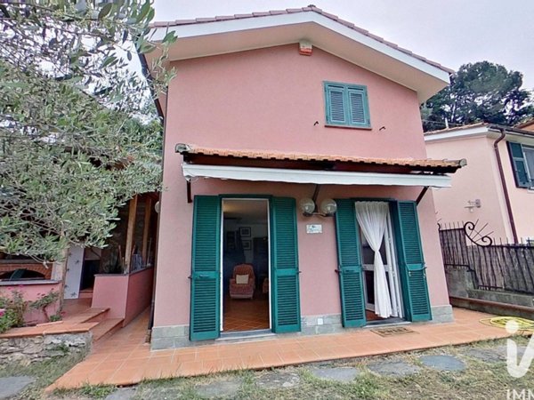casa indipendente in vendita a Varazze in zona Casanova