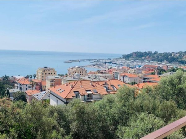 appartamento in vendita a Varazze in zona Cantalupo