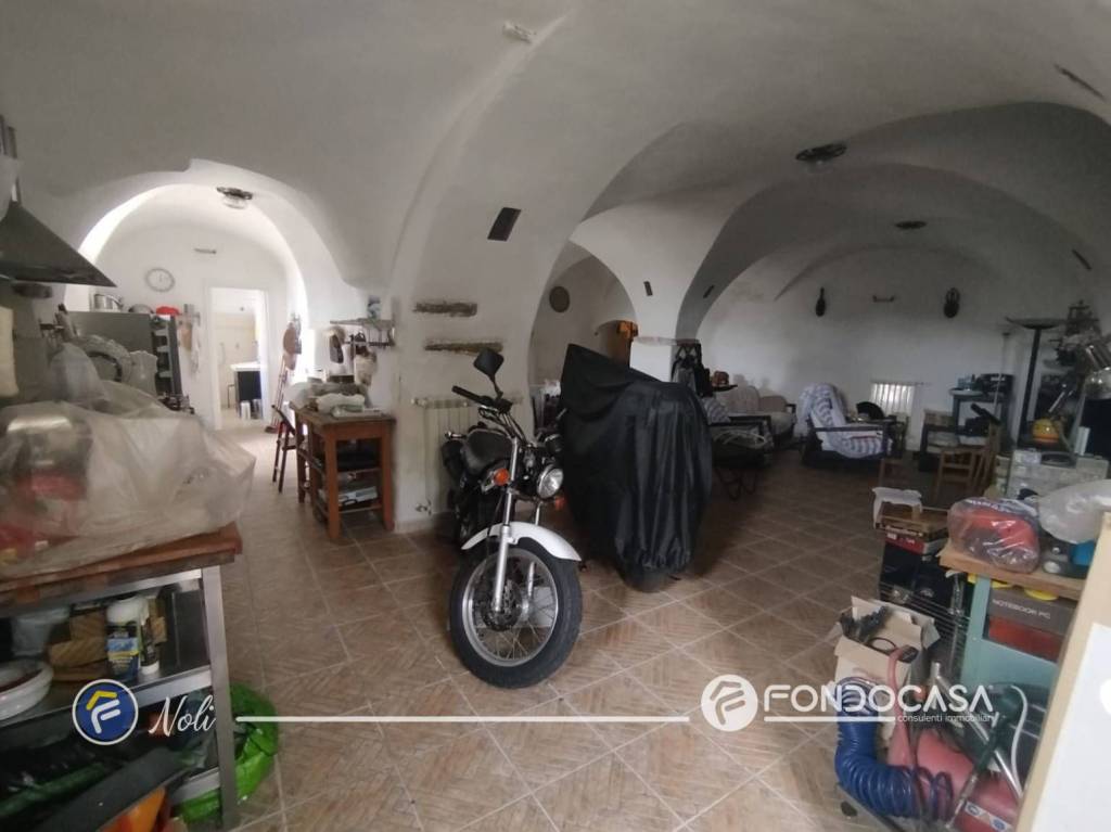 locale commerciale in vendita a Vezzi Portio