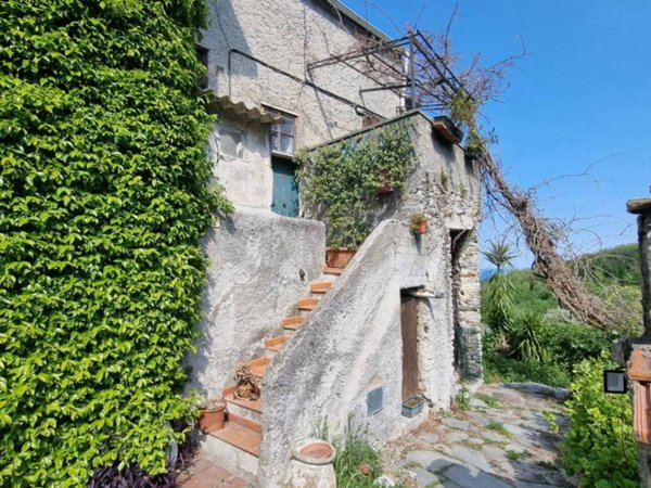 casa indipendente in vendita a Vezzi Portio in zona Magnone