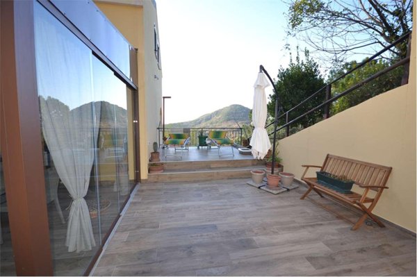 appartamento in vendita a Vezzi Portio in zona Magnone