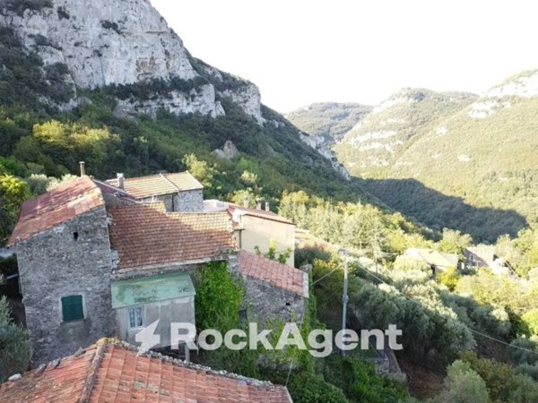casa indipendente in vendita a Vezzi Portio in zona Portio