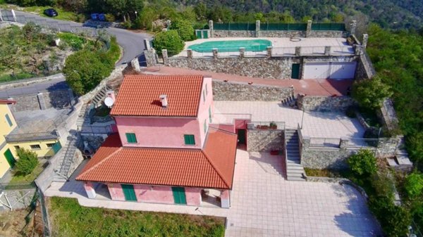 casa indipendente in vendita a Vezzi Portio in zona Portio