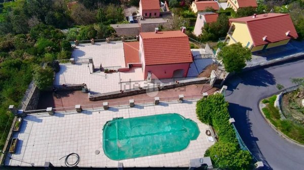 pentavano in vendita a Vezzi Portio in zona Portio