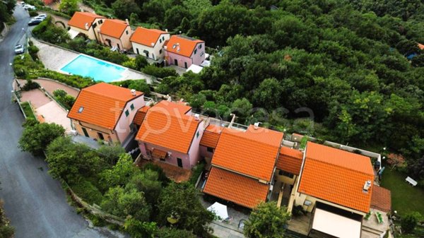 casa indipendente in vendita a Vezzi Portio in zona Magnone