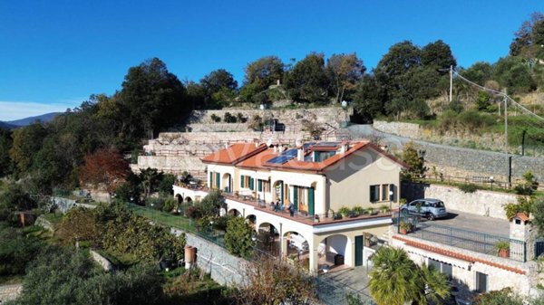 casa indipendente in vendita a Vezzi Portio in zona Magnone