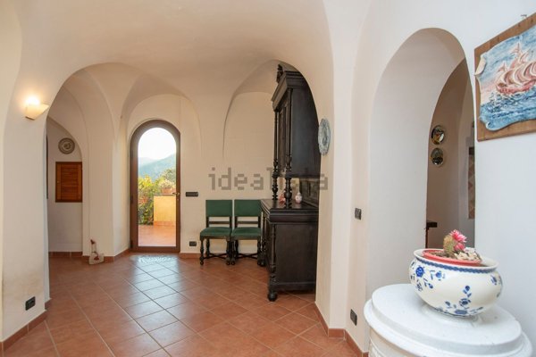 casa indipendente in vendita a Vezzi Portio in zona Portio