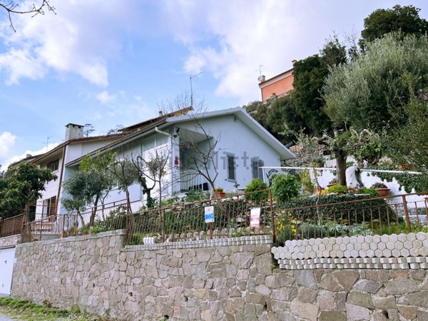 casa indipendente in vendita a Vezzi Portio