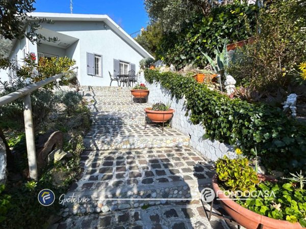 casa indipendente in vendita a Vezzi Portio in zona Portio