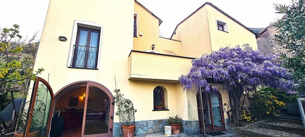 casa indipendente in vendita a Vezzi Portio in zona Portio