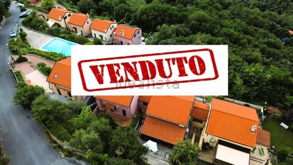 casa indipendente in vendita a Vezzi Portio in zona Magnone