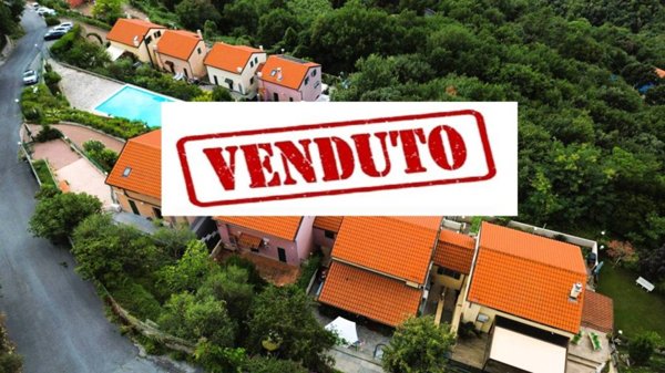 casa indipendente in vendita a Vezzi Portio in zona Magnone