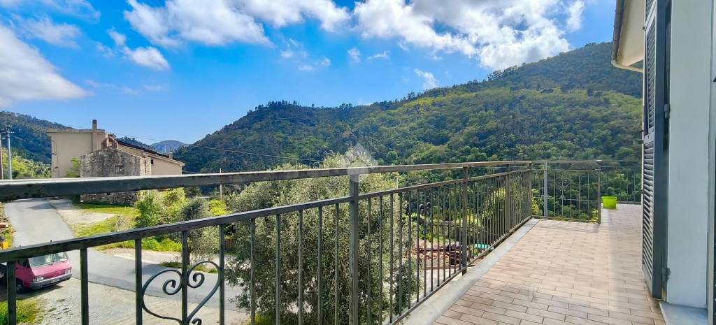 appartamento in vendita a Vezzi Portio in zona Portio