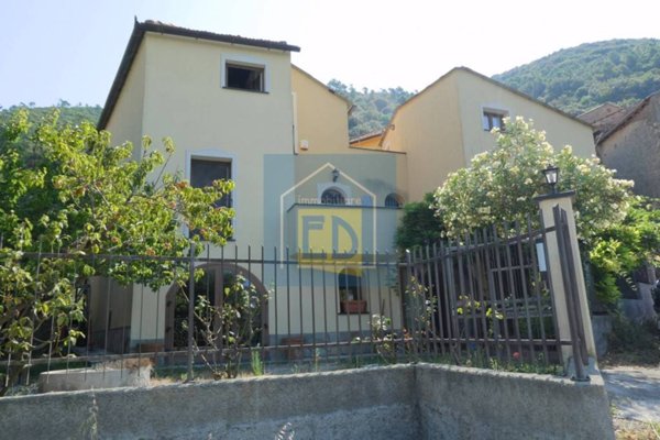 casa indipendente in vendita a Vezzi Portio in zona Portio