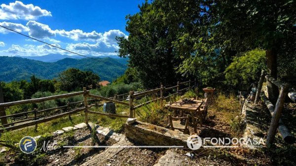 casa indipendente in vendita a Vezzi Portio in zona Portio