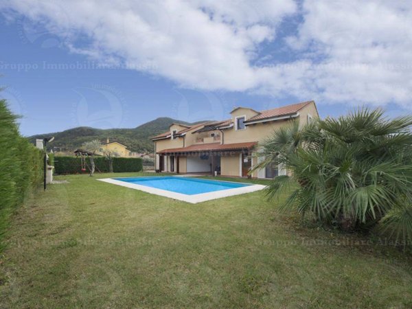 casa indipendente in vendita a Villanova d'Albenga