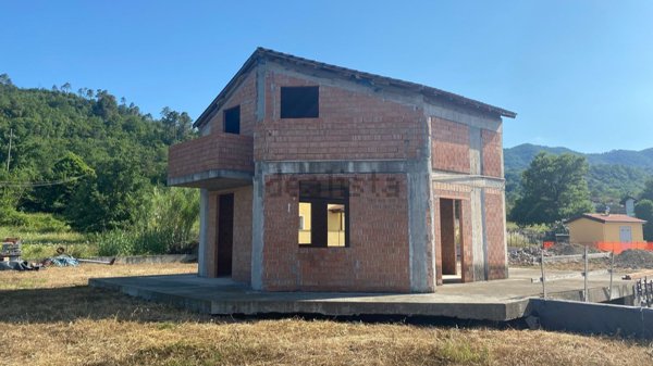 pentavano in vendita a Villanova d'Albenga