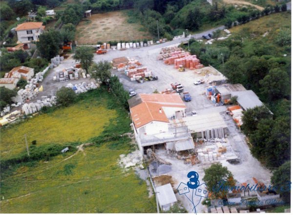 locale commerciale in vendita a Villanova d'Albenga