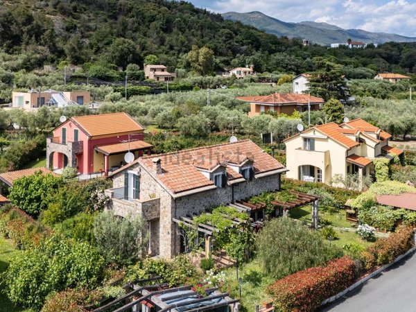 casa indipendente in vendita a Villanova d'Albenga