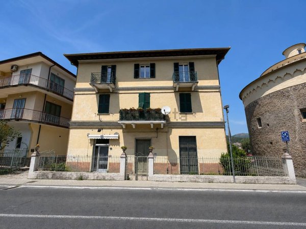 locale commerciale in vendita a Villanova d'Albenga in zona Bossoleto
