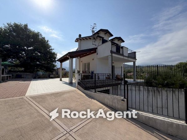 casa indipendente in vendita a Villanova d'Albenga in zona Bossoleto