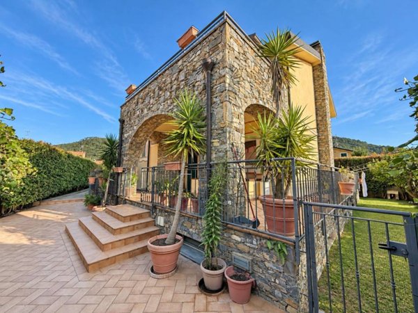 casa indipendente in vendita a Villanova d'Albenga