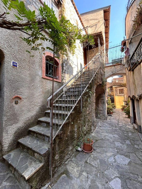 casa indipendente in vendita a Zuccarello