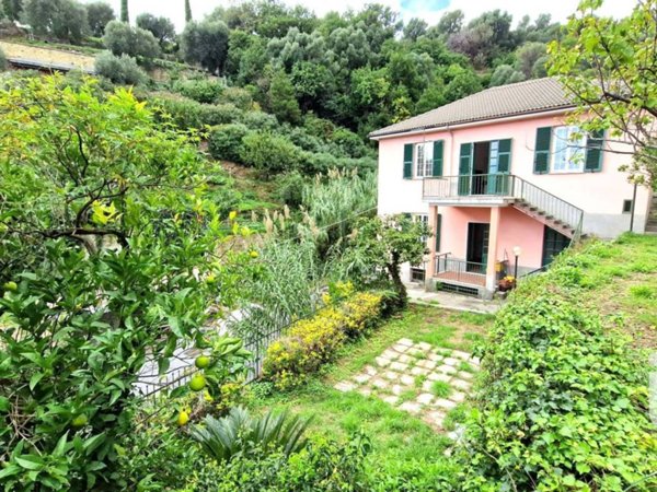 casa indipendente in vendita ad Arenzano